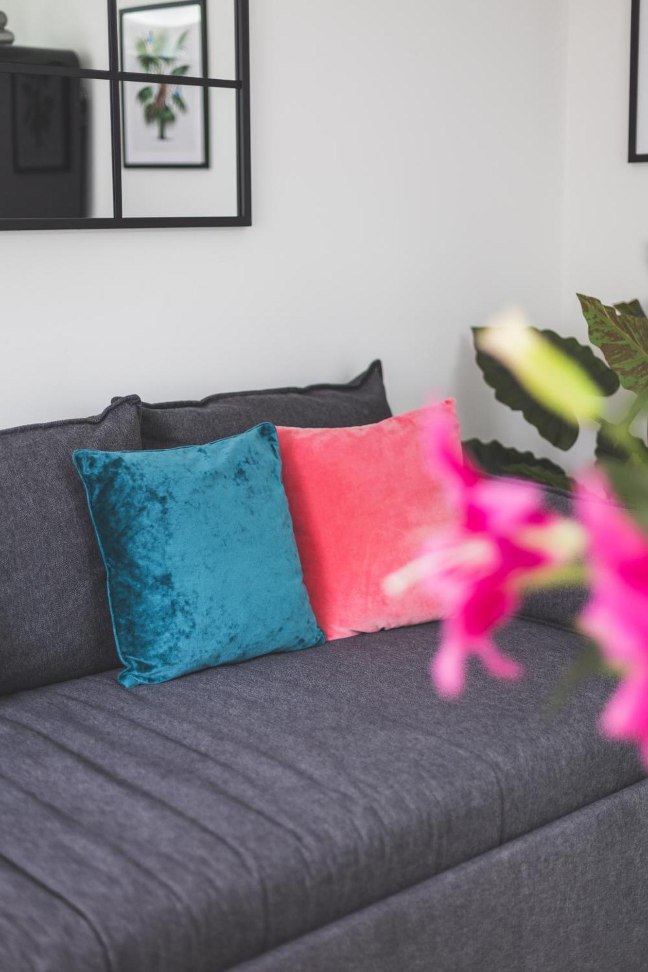 New! Modern 1-br House With Patio & Hottub , Chiswick Apartament