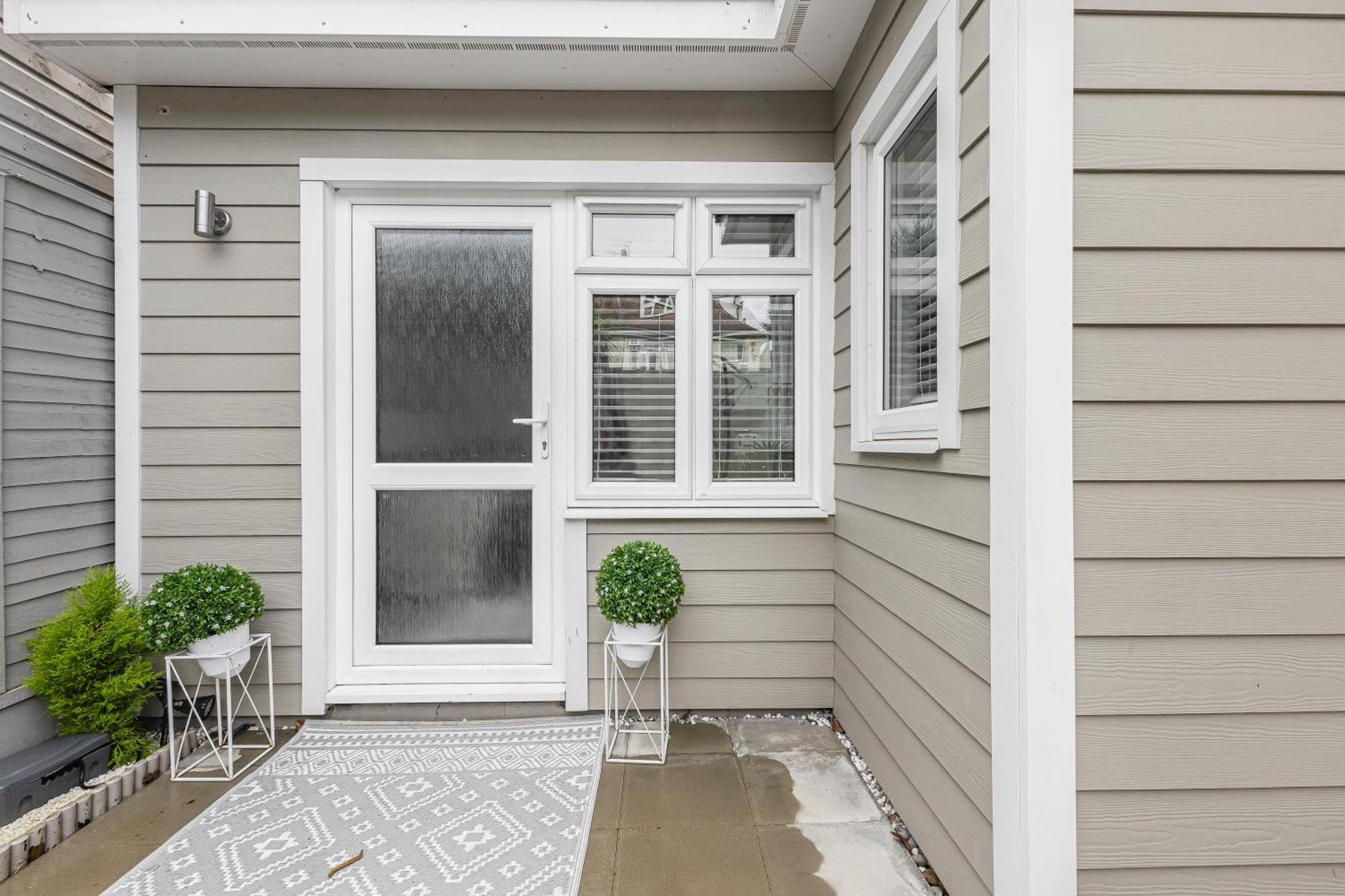 New! Modern 1-br House With Patio & Hottub , Chiswick Appartamento *