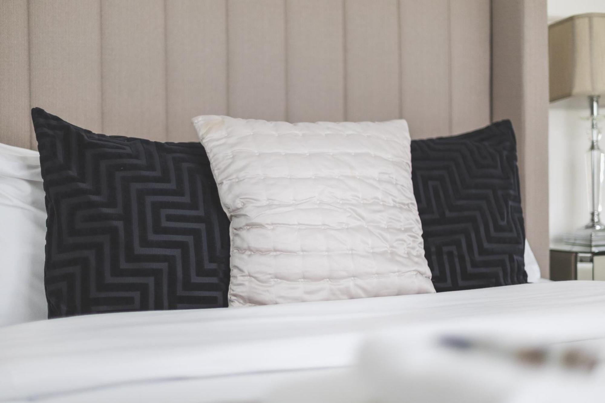 New! Modern 1-br House With Patio & Hottub , Chiswick Appartamento Londra