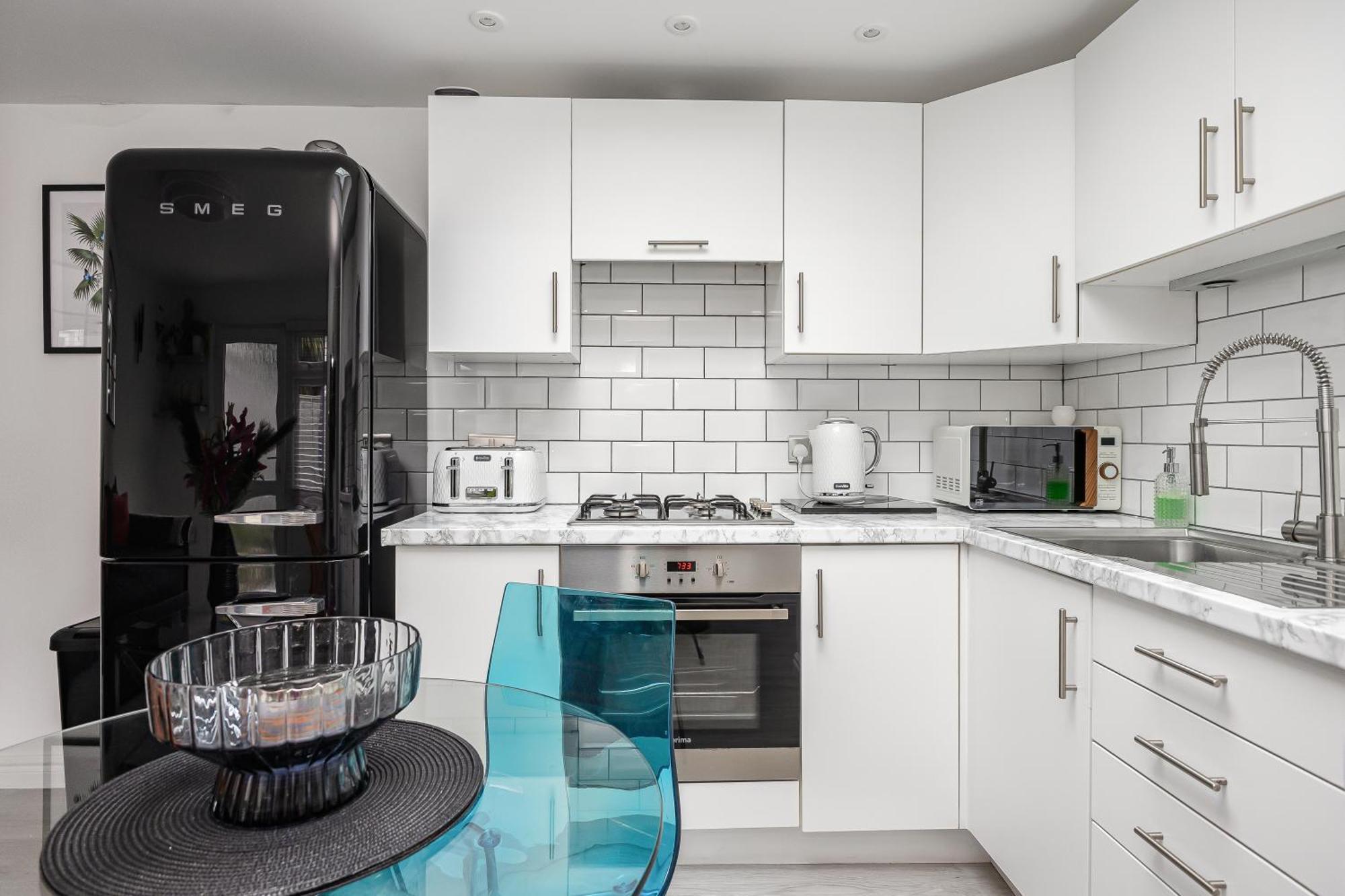 Appartamento New! Modern 1-br House With Patio & Hottub , Chiswick Londra