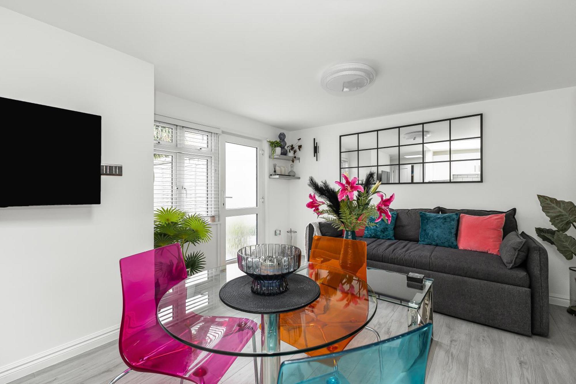 New! Modern 1-br House With Patio & Hottub , Chiswick * Londra