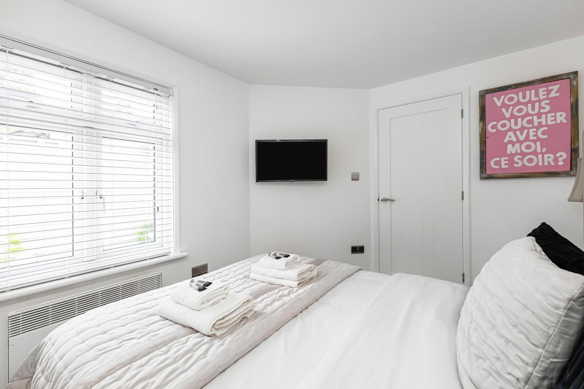 New! Modern 1-br House With Patio & Hottub , Chiswick * Londra