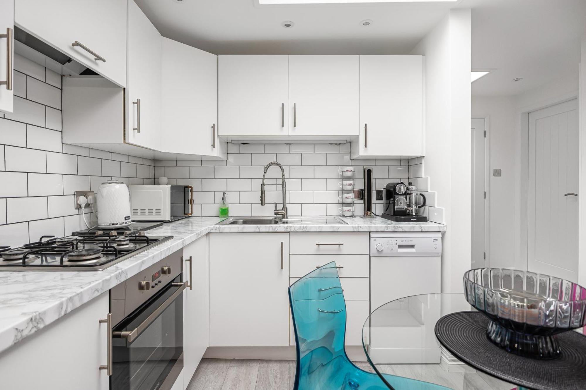 Apartament New! Modern 1-br House With Patio & Hottub , Chiswick *